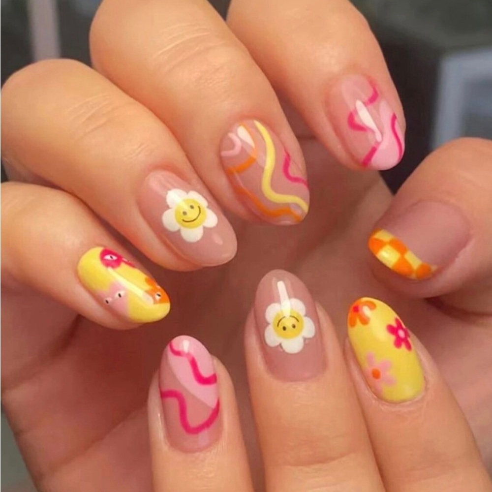 Press on nails short round y2k smiley face daisy pink and yellow trendy nails